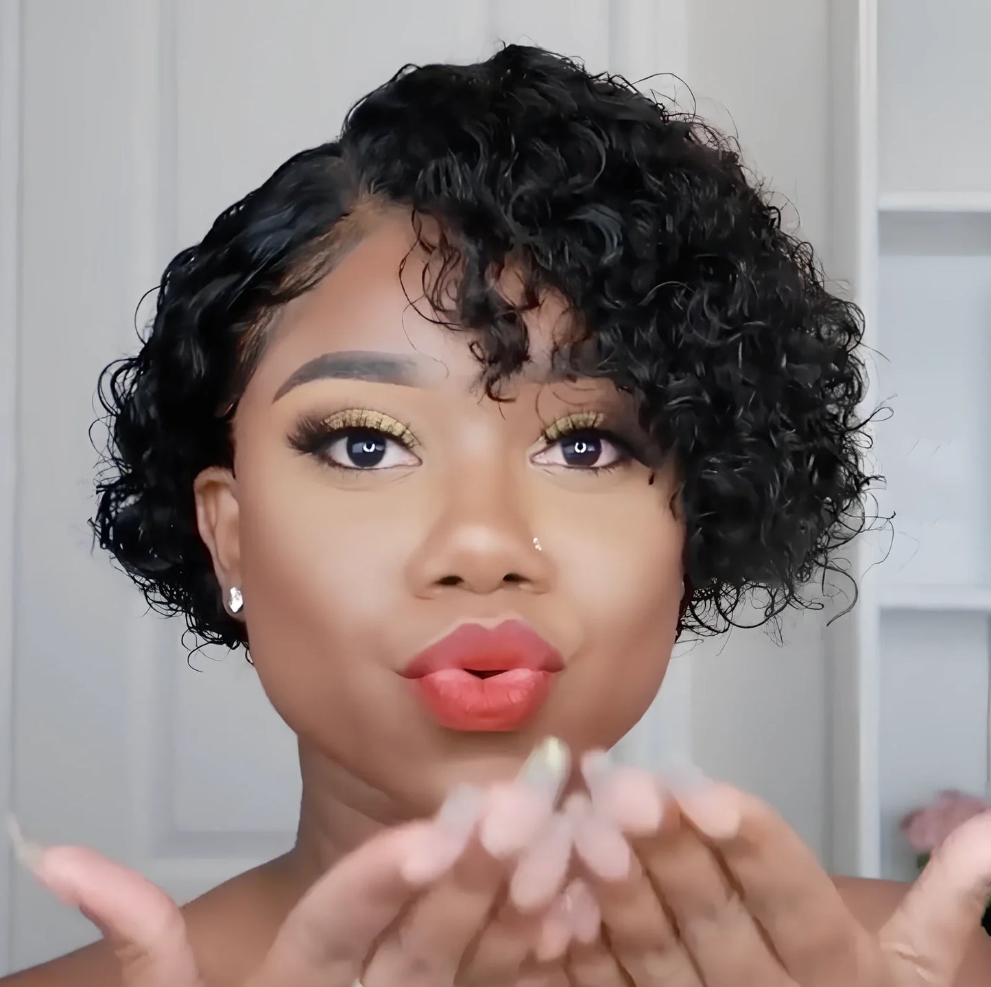 Baisi Model 9808 women's short curly black wig with oblique bangs, 25-30 cm length for darker skin tones