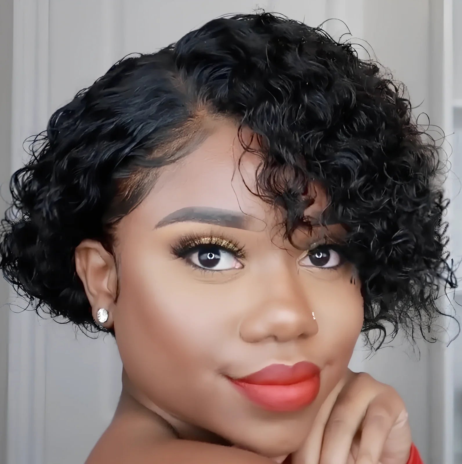 Baisi Model 9808 women's short curly black wig with oblique bangs, 25-30 cm length for darker skin tones