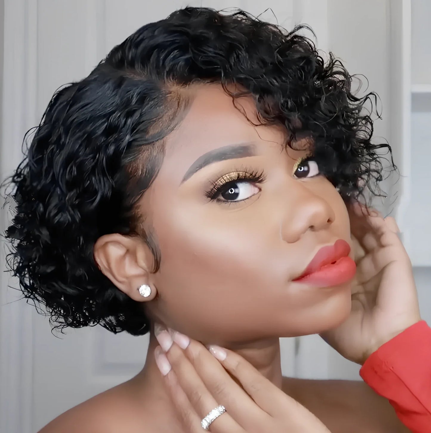 Baisi Model 9808 women's short curly black wig with oblique bangs, 25-30 cm length for darker skin tones