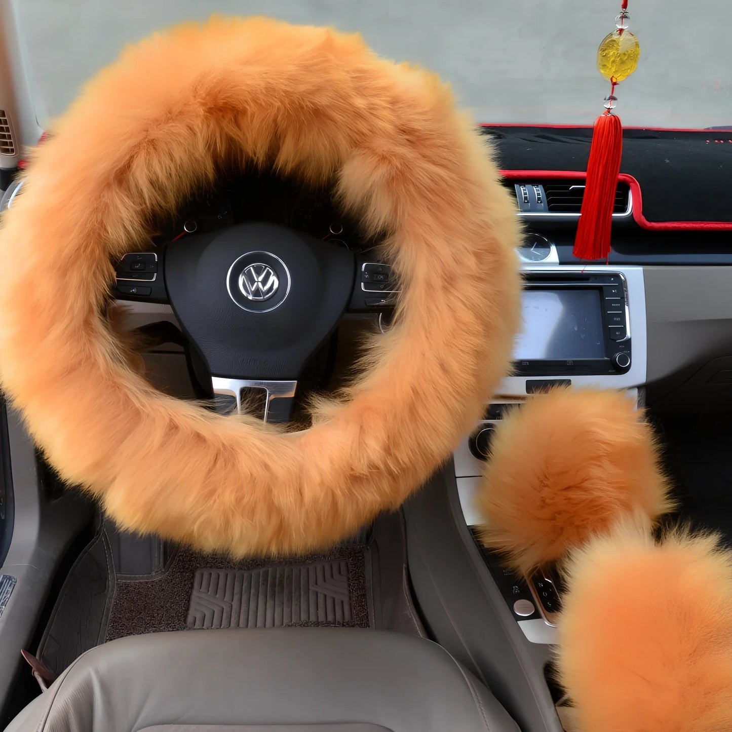 Three-piece wool steering wheel cover showing universal 38cm diameter fit with wool-cashmere blend material