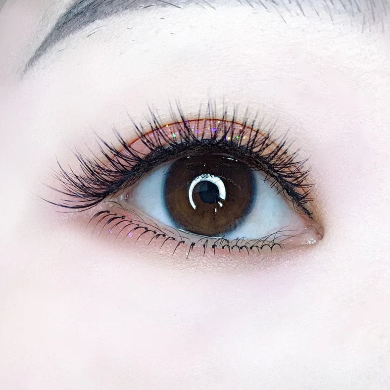 Soft false eyelashes with transparent stems measuring 1cm to 1.5cm length for natural enhancement