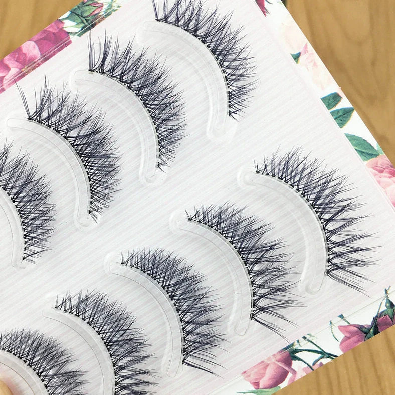 Soft false eyelashes with transparent stems measuring 1cm to 1.5cm length for natural enhancement