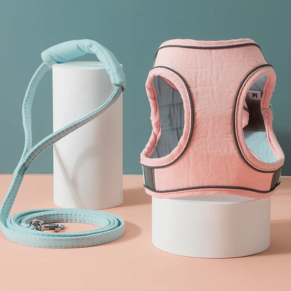 Green-orange stitched cat traction rope chest strap with reflective strips, sized S-XL for pets up to 30 kg, 360-degree wrap for secure leads