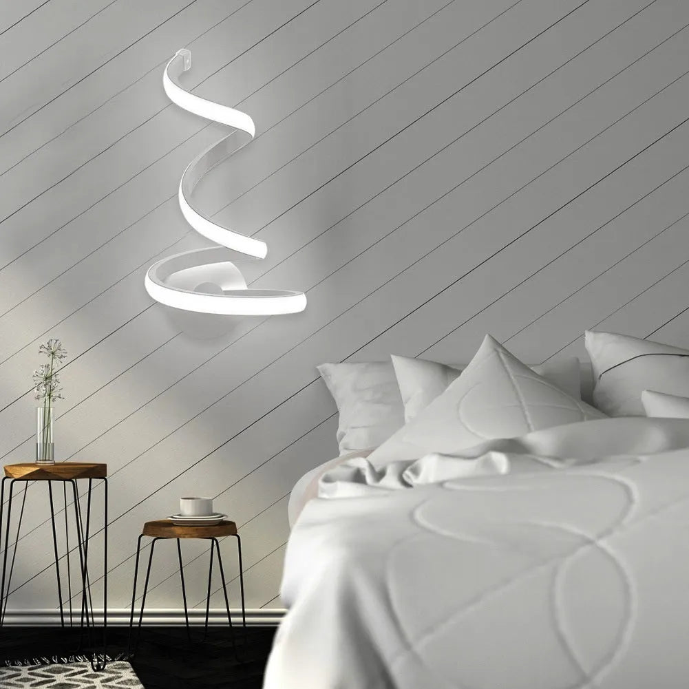 Modern aluminium wall lamp with snake design in warm white or cool white lighting