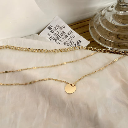 Women's multilayer alloy necklace with 2.5 cm disc pendant on 40-50 cm electroplated chains in gold or silver