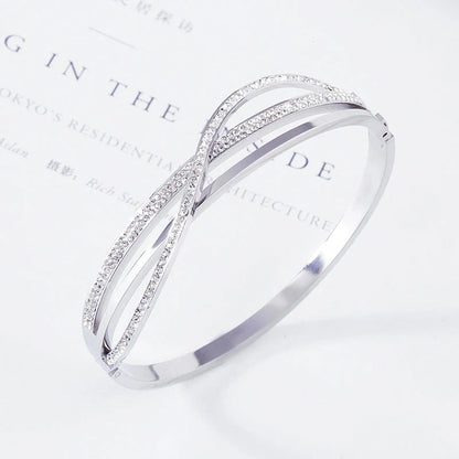 Geometric diamond-studded titanium steel bracelet with real gold plating