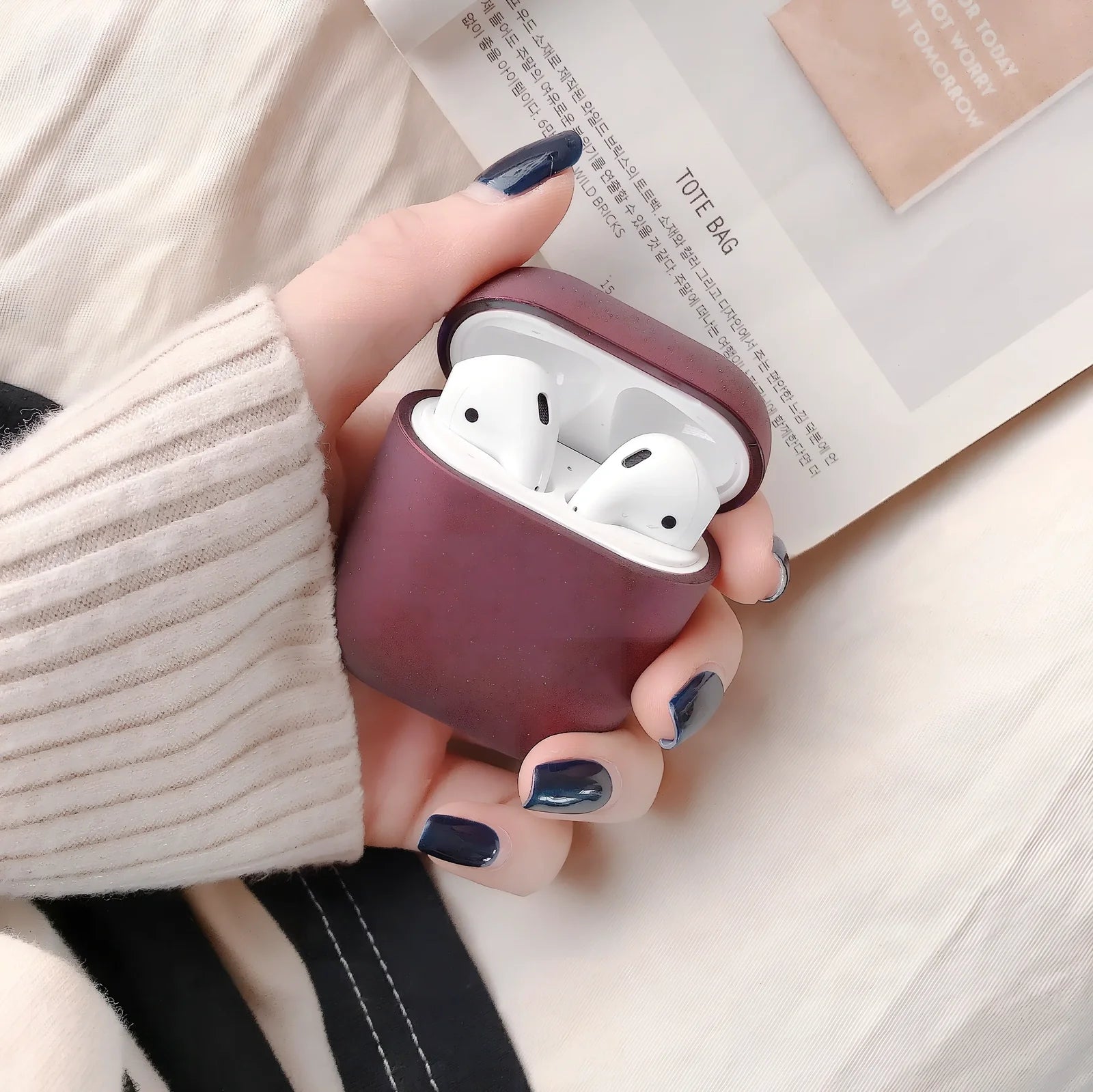 Black plastic wireless Bluetooth headset case for AirPods 1 and 2, 5.8 cm size with snap lid