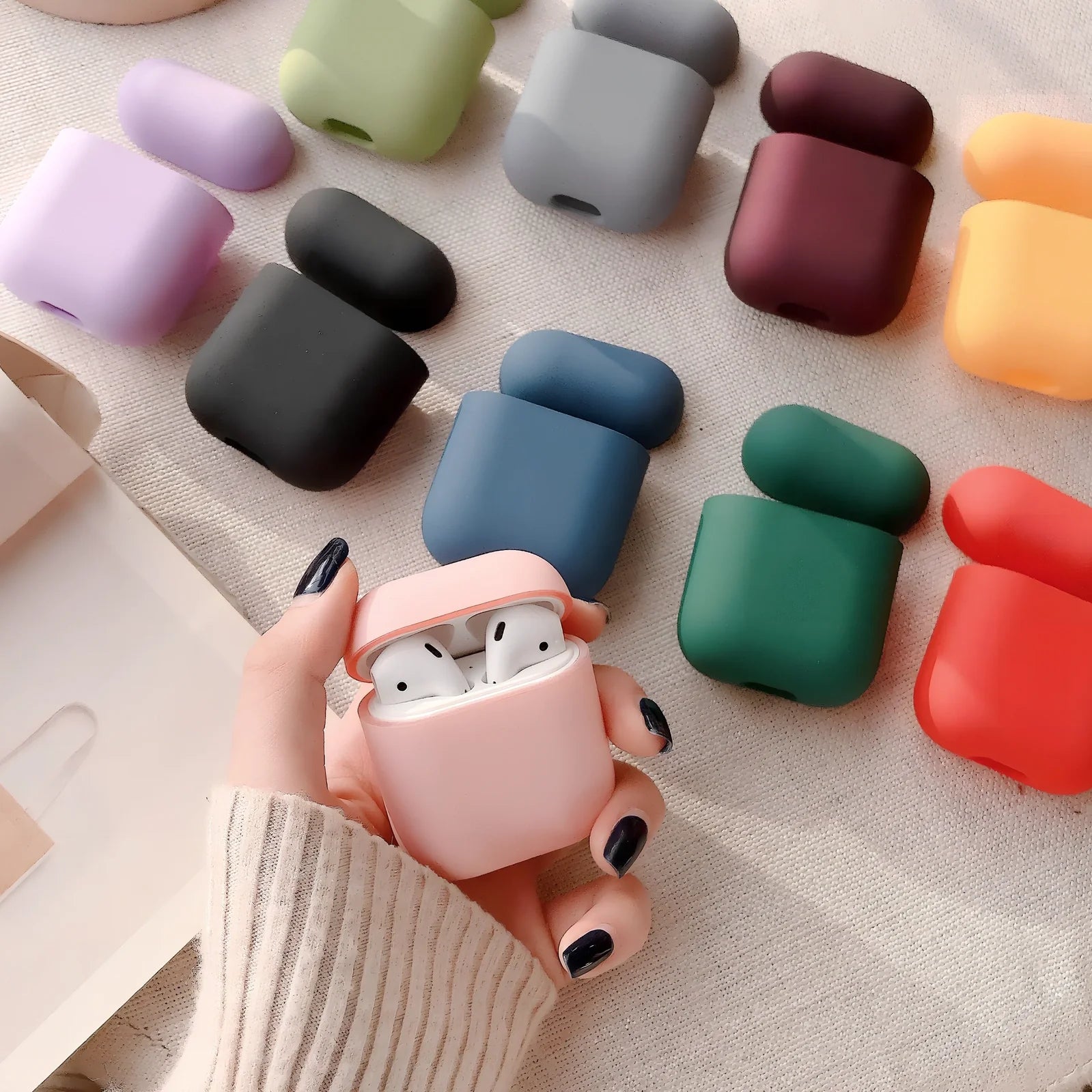 Black plastic wireless Bluetooth headset case for AirPods 1 and 2, 5.8 cm size with snap lid