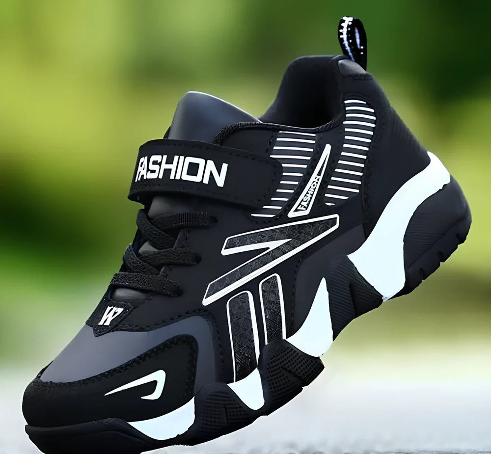 Children's anti-slip sneakers in black synthetic leather, size 30 with 19 cm inner sole for secure kids' play