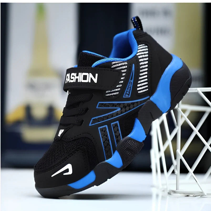 Children's anti-slip sneakers in black synthetic leather, size 30 with 19 cm inner sole for secure kids' play