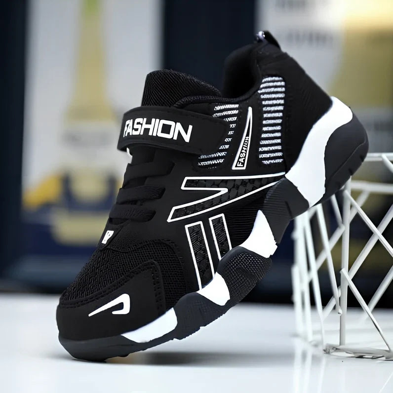 Children's anti-slip sneakers in black synthetic leather, size 30 with 19 cm inner sole for secure kids' play