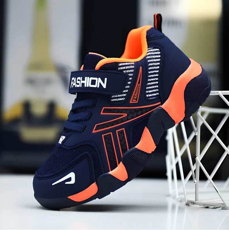 Children's anti-slip sneakers in black synthetic leather, size 30 with 19 cm inner sole for secure kids' play