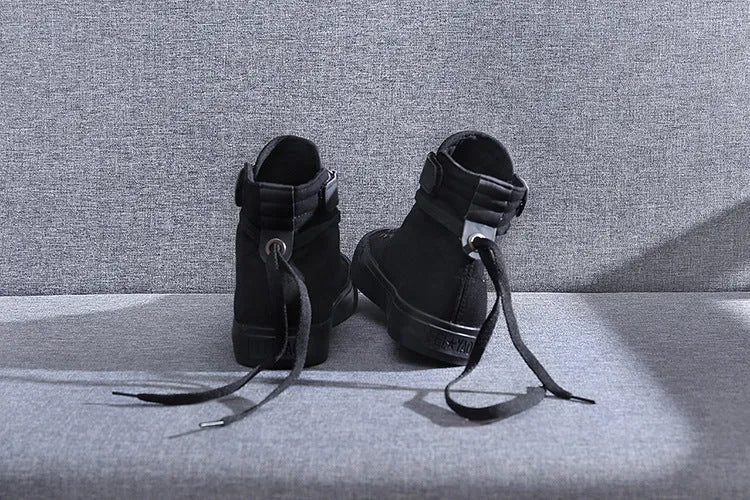 Pair of shoes in black or white, available in EU sizes 35 to 43