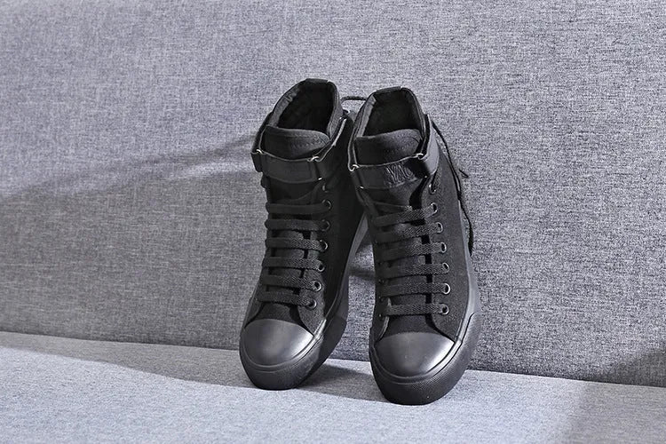 Pair of shoes in black or white, available in EU sizes 35 to 43