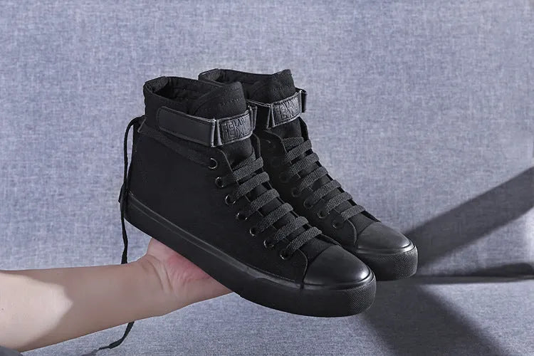 Pair of shoes in black or white, available in EU sizes 35 to 43