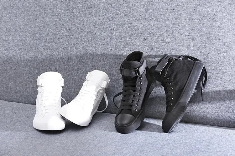 Pair of shoes in black or white, available in EU sizes 35 to 43