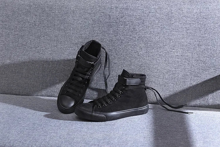 Pair of shoes in black or white, available in EU sizes 35 to 43