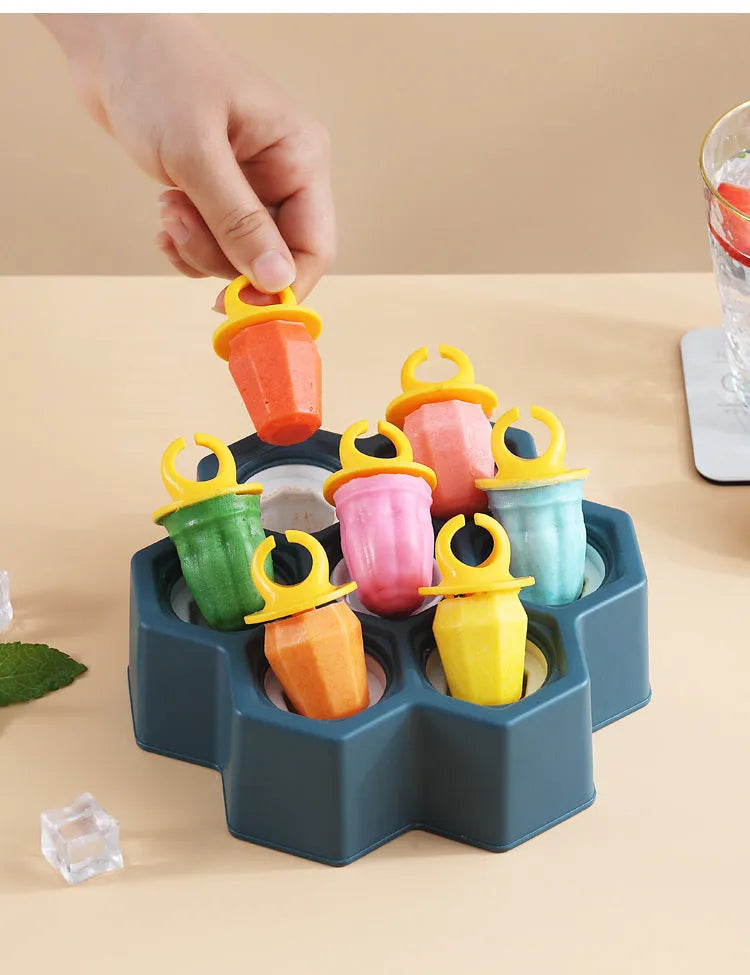Plastic soft cartoon anti-dripping ice mould in brown honeycomb design for homemade ice cubes