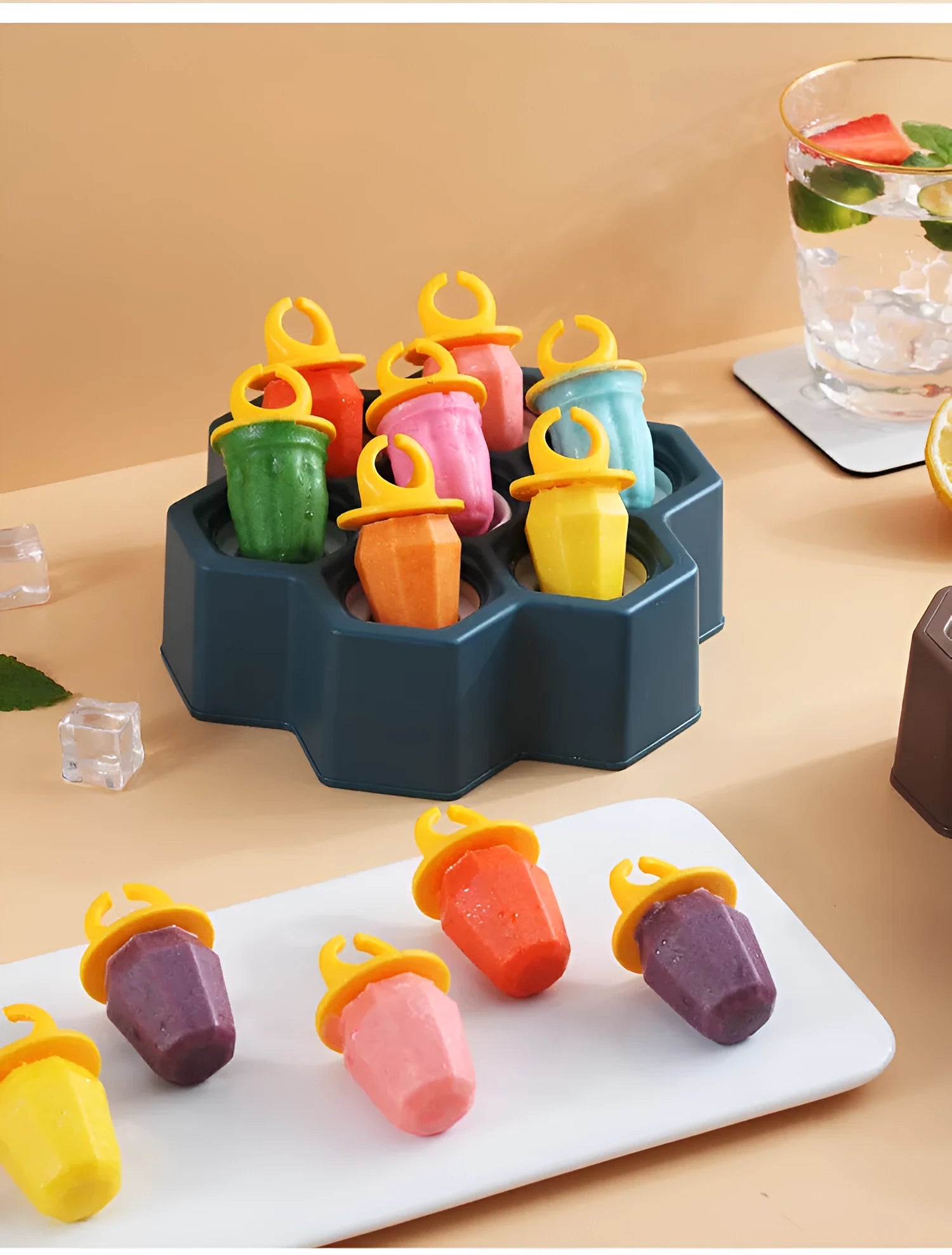 Plastic soft cartoon anti-dripping ice mould in brown honeycomb design for homemade ice cubes