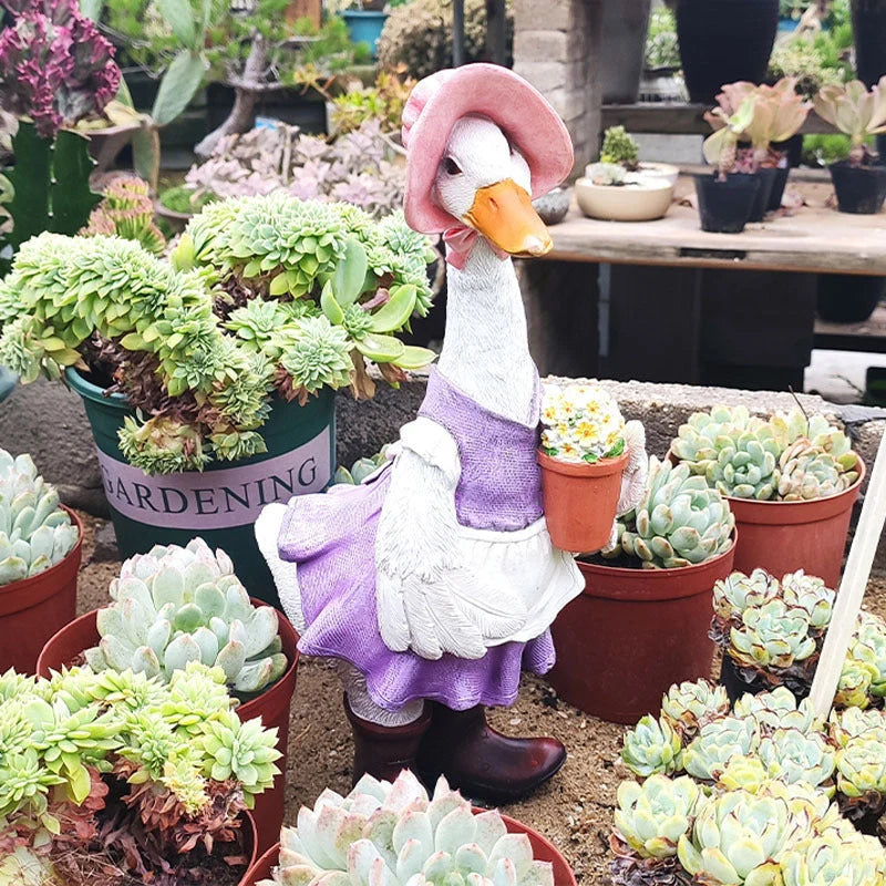 Flexible resin duck statue for outdoor garden decoration, waterproof and sunscreen resistant
