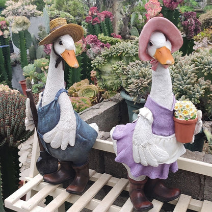 Flexible resin duck statue for outdoor garden decoration, waterproof and sunscreen resistant