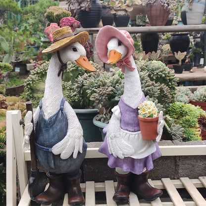 Flexible resin duck statue for outdoor garden decoration, waterproof and sunscreen resistant