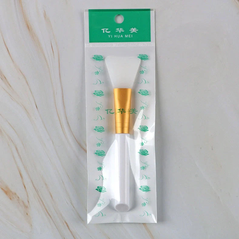 Silicone facial mask brush with 0.5cm bristles and 15cm handle in navy blue colour