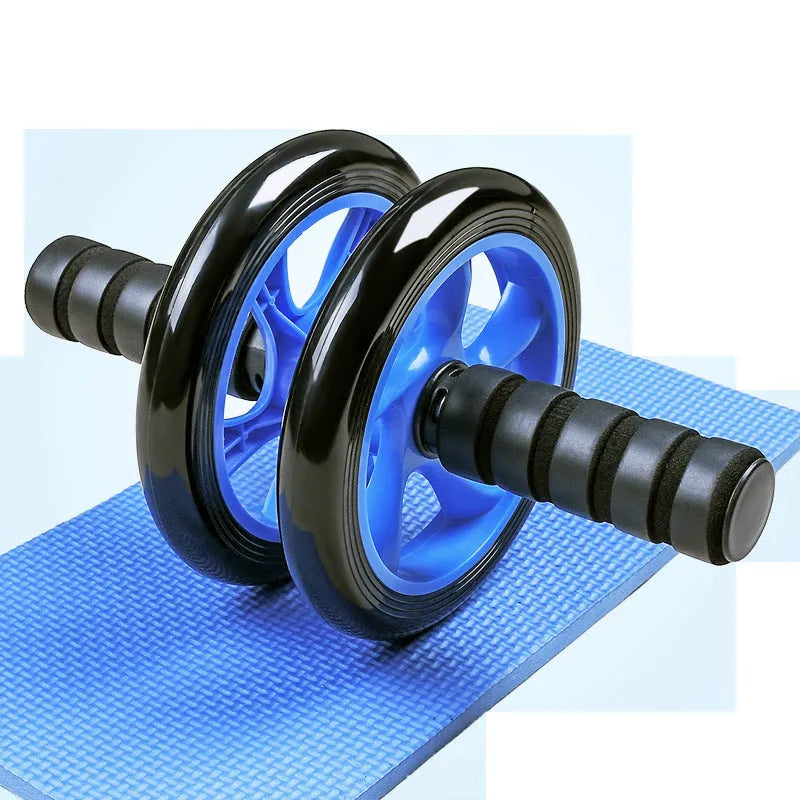 Silent abdominal muscle wheel in black, 165mm size, with kneeling pad on wooden floor