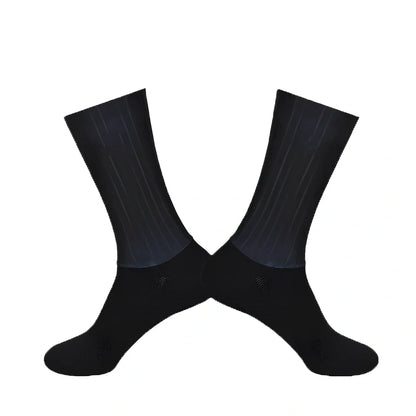 Aerodynamic cycling socks in black white with non-slip silicone and 50% nylon for men and women, team version
