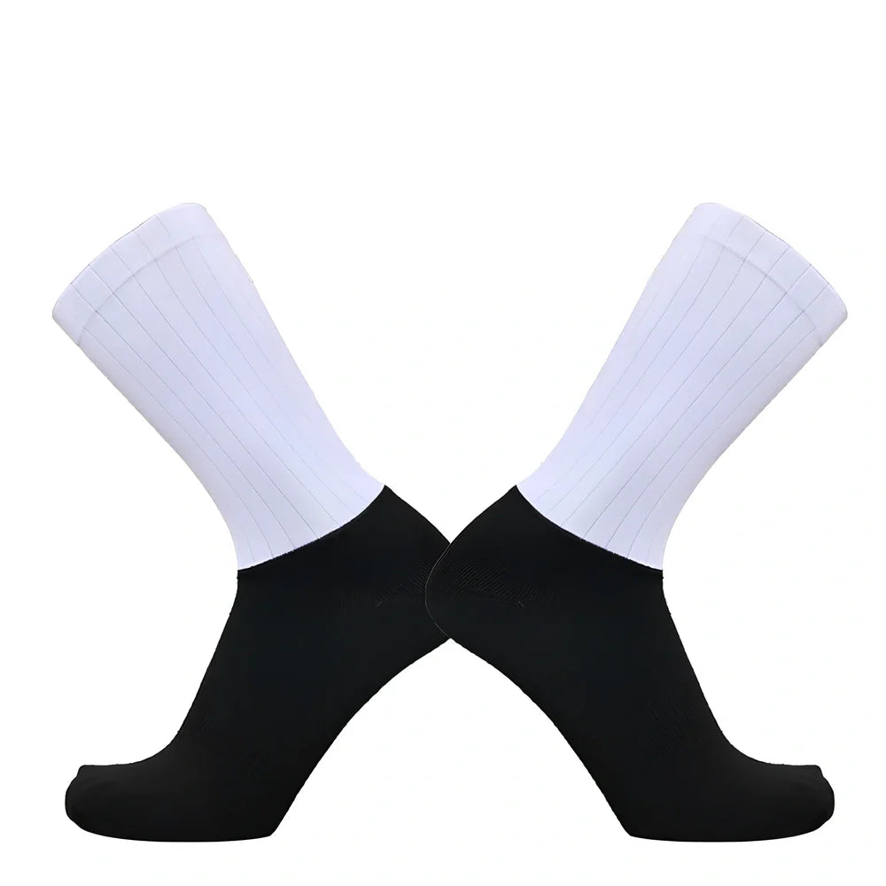 Aerodynamic cycling socks in black white with non-slip silicone and 50% nylon for men and women, team version