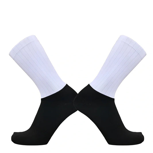 Aerodynamic cycling socks in black white with non-slip silicone and 50% nylon for men and women, team version