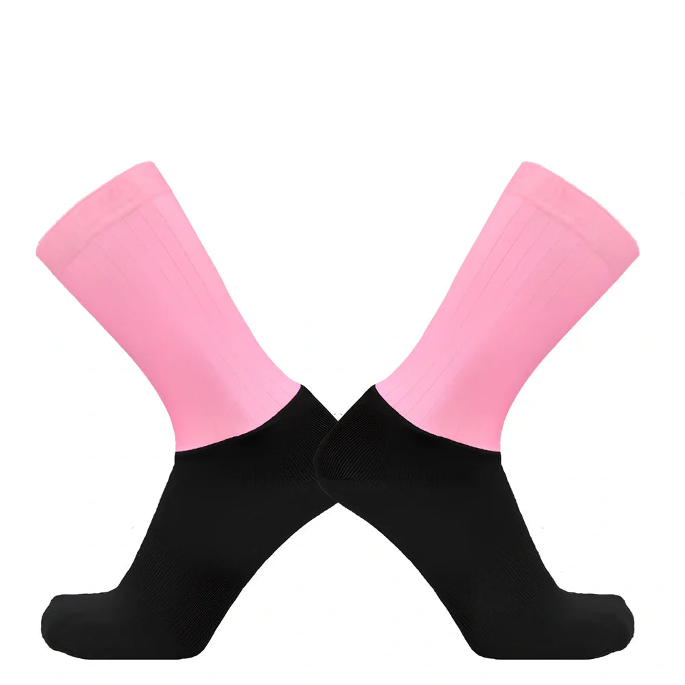 Aerodynamic cycling socks in black white with non-slip silicone and 50% nylon for men and women, team version