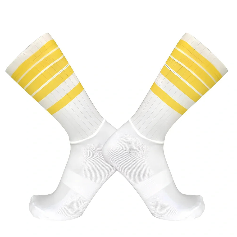 Aerodynamic cycling socks in black white with non-slip silicone and 50% nylon for men and women, team version