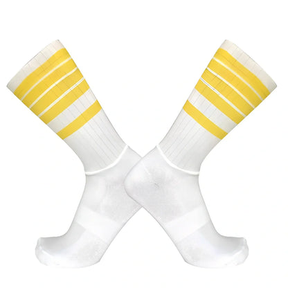 Aerodynamic cycling socks in black white with non-slip silicone and 50% nylon for men and women, team version