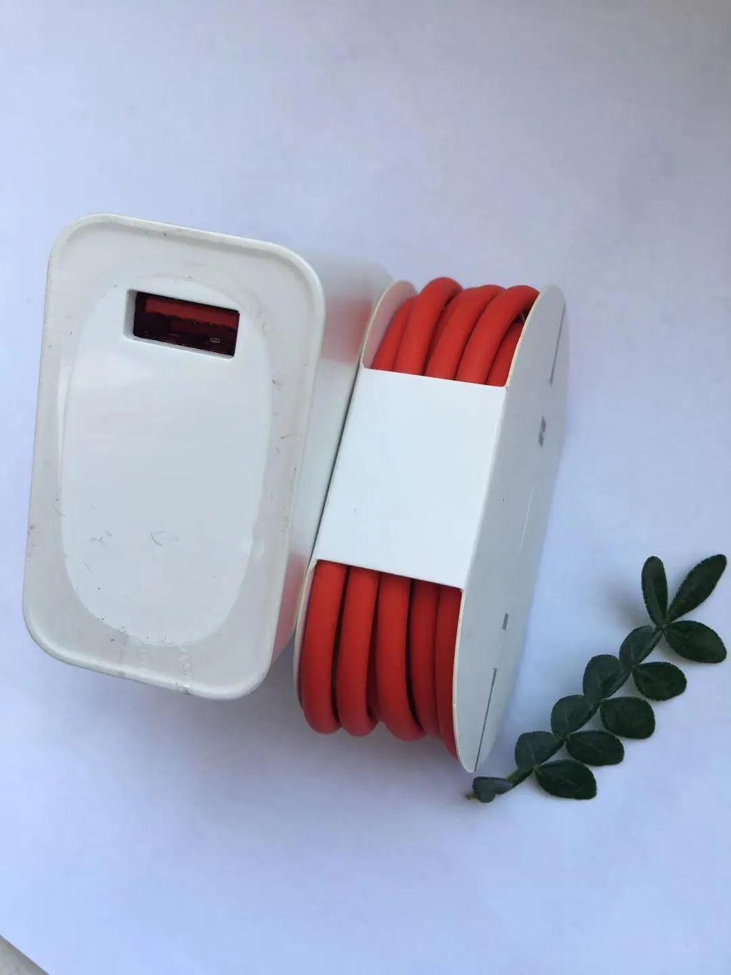 30W USB flash charger and 6A data cable set with 1-metre cord and charging head