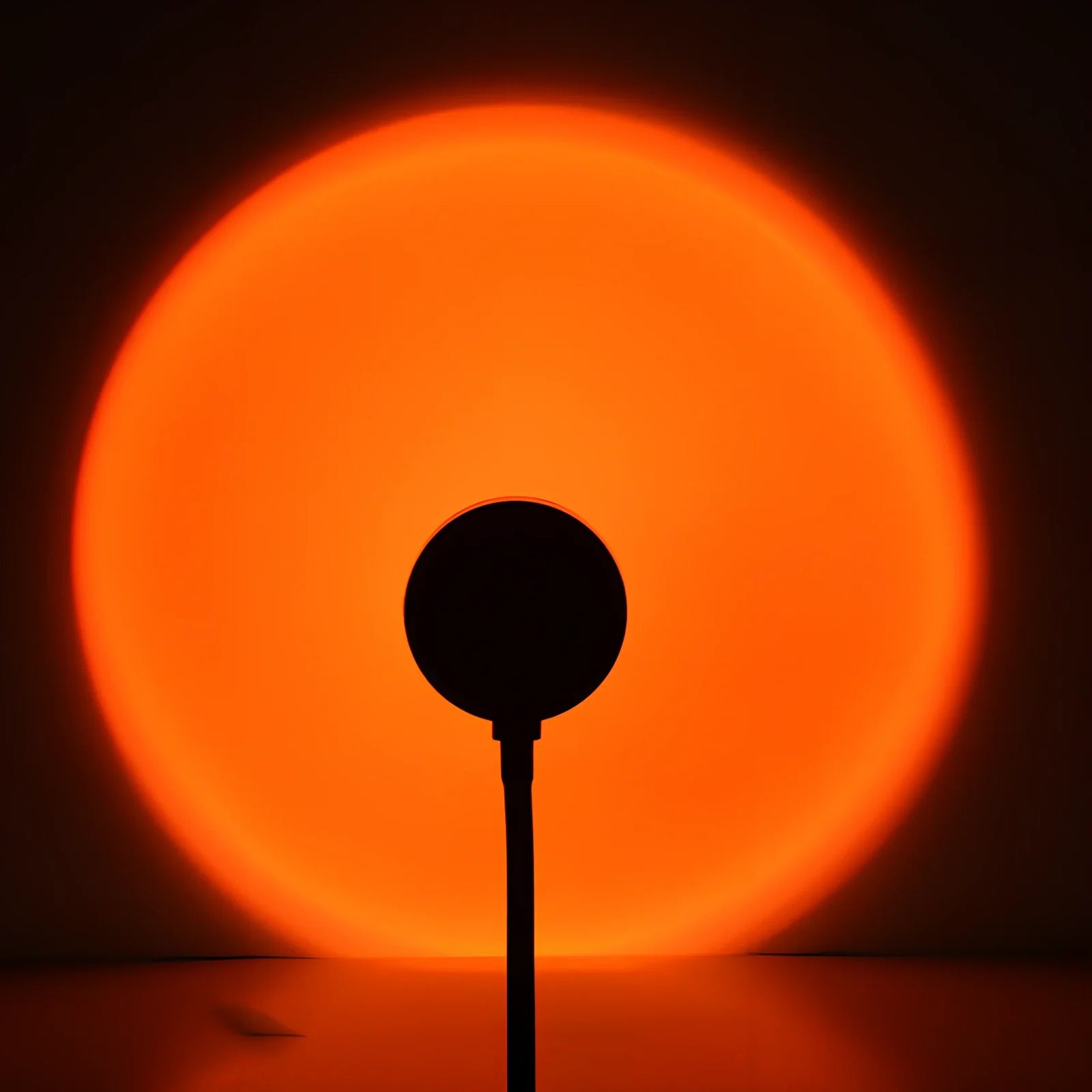 Adjustable sunset projection lamp with iron shell, 80x100x270mm, projecting 4 light modes on wall via USB 5V power