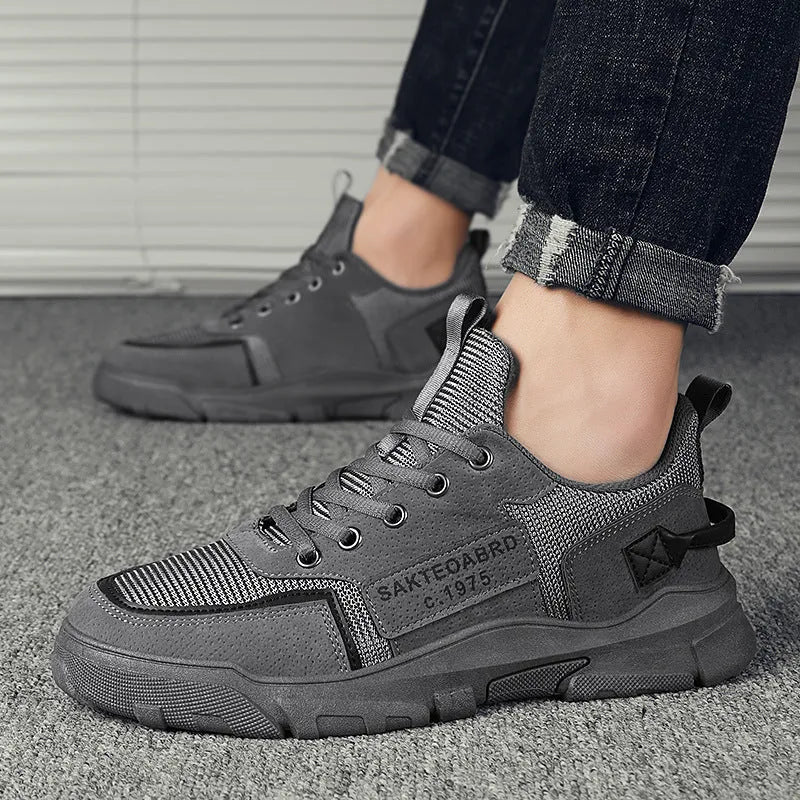 Men's Korean British style canvas sneakers in khaki, low-top round toe with lace closure and flat heel