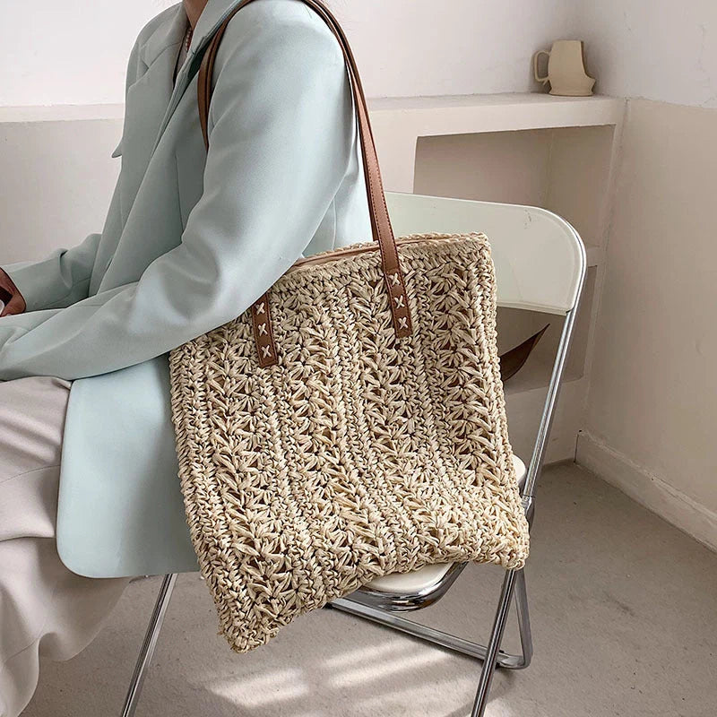Hand-knitted Korean-style one-shoulder armpit bag with magnetic buckle in beige and khaki