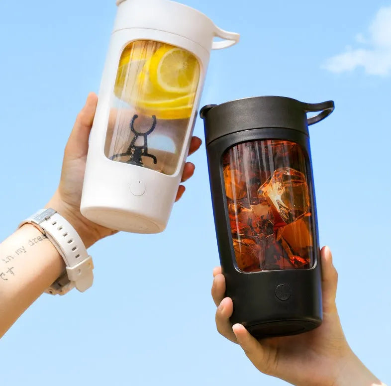 Cordless portable blender in blue with a 650ml blending cup and lid.