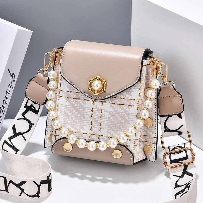 Stylish crossbody bag with pearl chain, made of durable PU leather and available in multiple colors