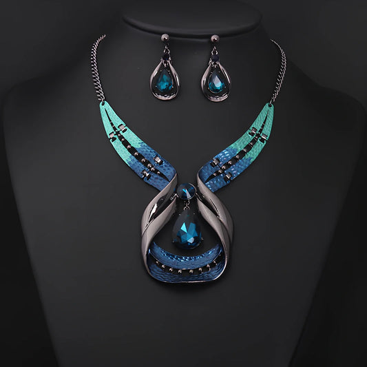 Blue crystal gemstone short clavicle necklace in alloy with inlaid gems, 40-45 cm chain length