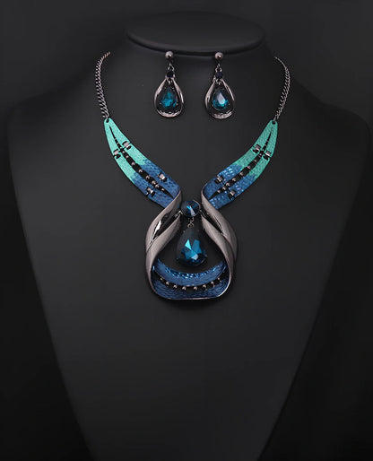 Blue crystal gemstone short clavicle necklace in alloy with inlaid gems, 40-45 cm chain length