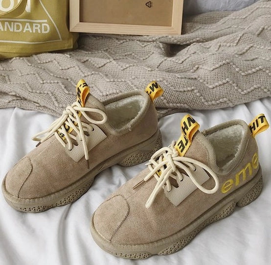 Women's winter cotton boots with velvet lining and non-slip rubber soles in black and beige