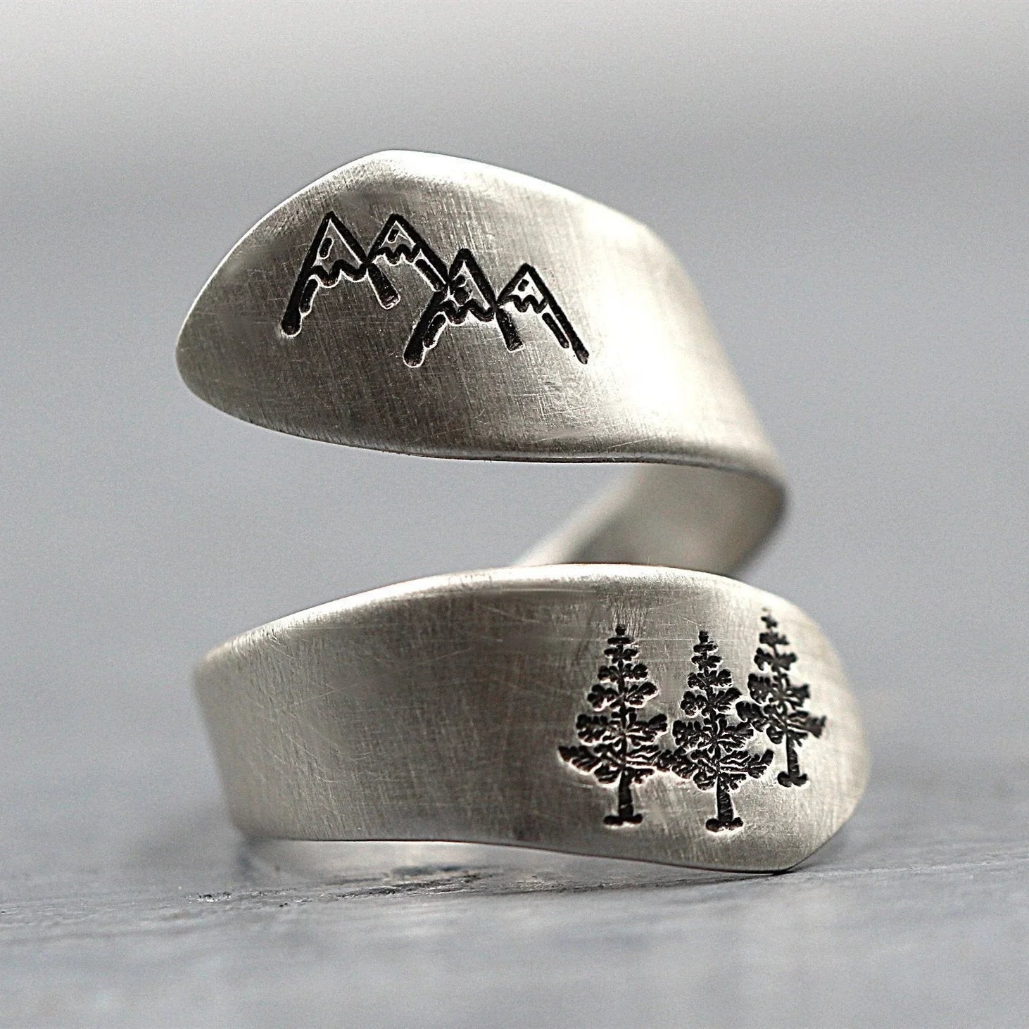 Mountain forest opening adjustable ring in ancient silver, lightweight and durable alloy construction