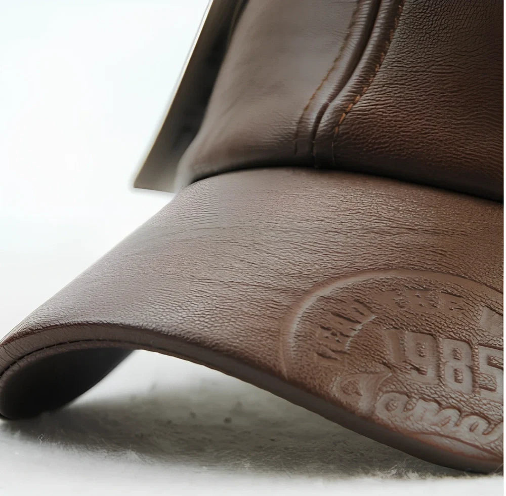 Autumn winter baseball cap in black with adjustable snapback, wool blend for outdoor use, 12 cm crown and 7 cm brim