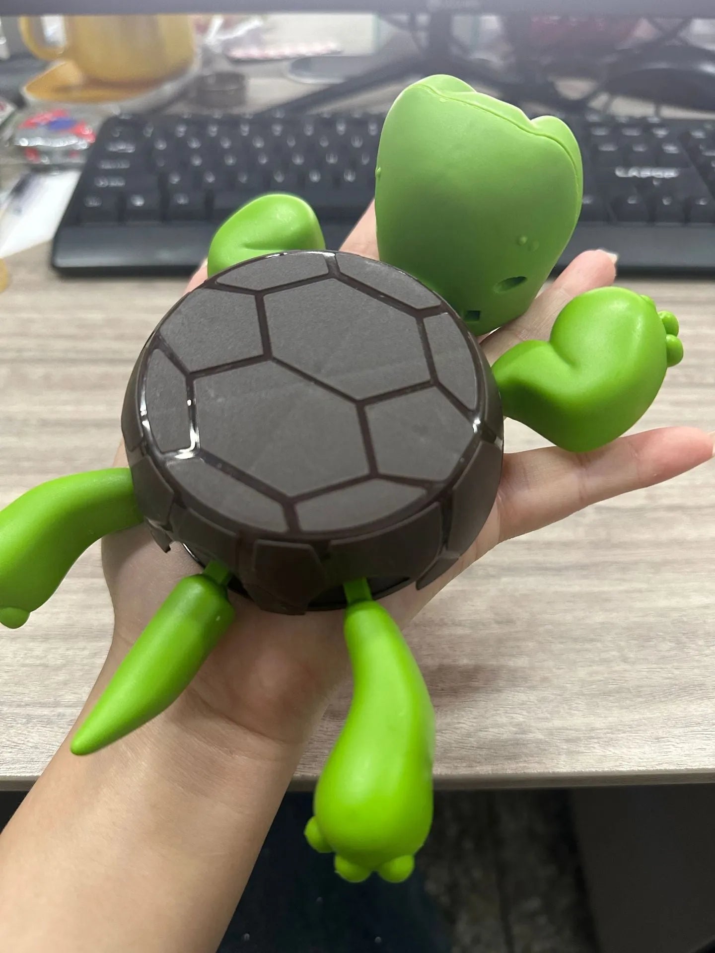 ABS plastic turtle-shaped coaster for heat insulation in a choice of four colours.