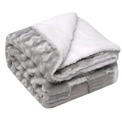 Thickened flannel polyester blanket in twist blue geometric pattern, weighing 1kg with coral fleece texture