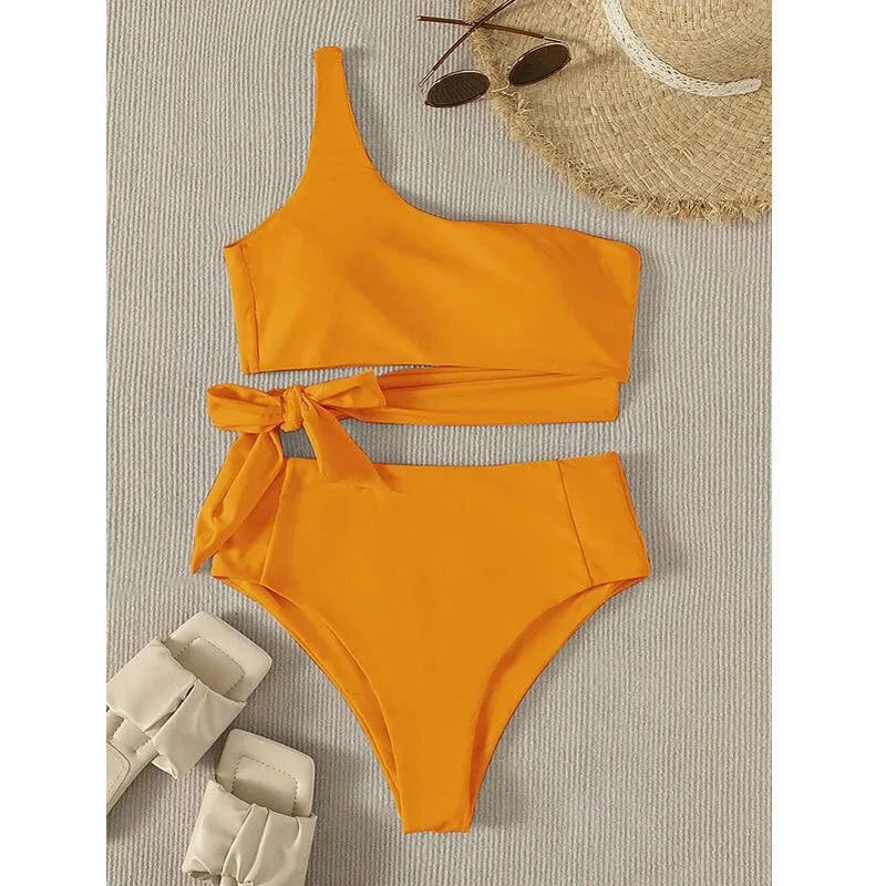 Solid colour one-shoulder women's swimsuit top in polyester and spandex, shown in black