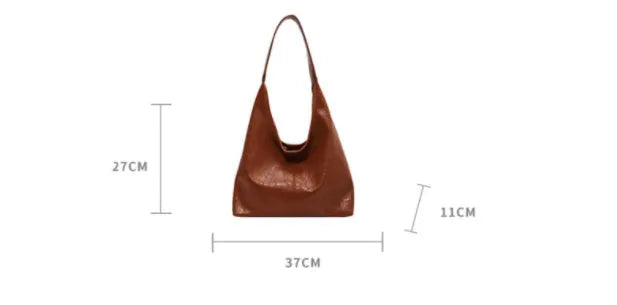 Soft PU leather large capacity shoulder bag in street style with sandwich pocket.
