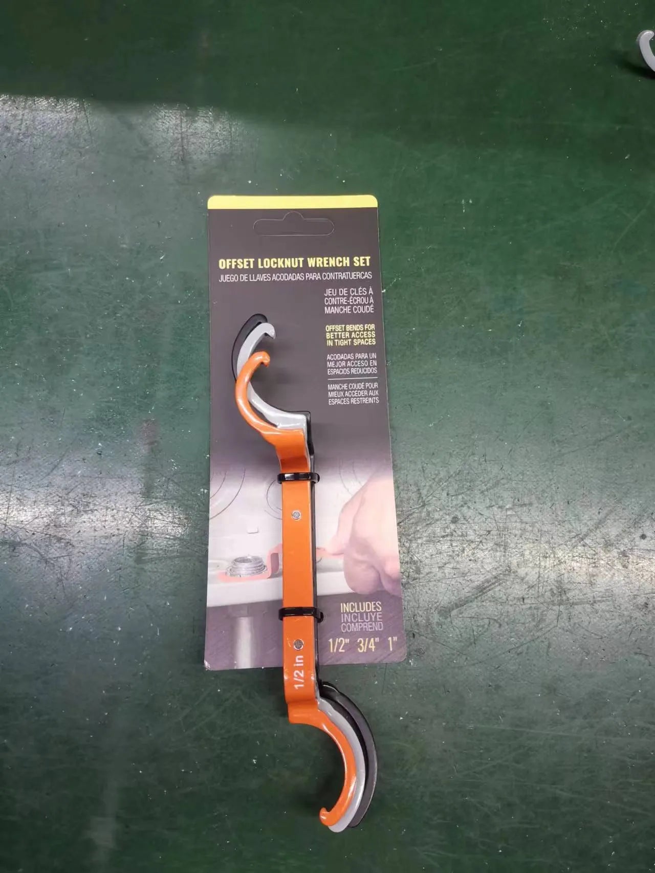 Crescent magnetic suction wrench set with three colour-coded tools for medical catheter procedures